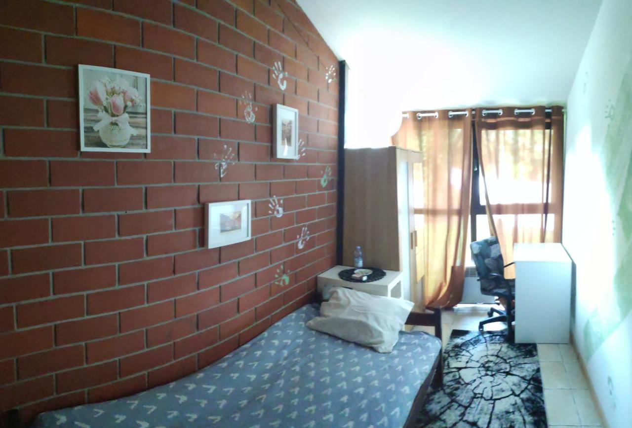 Ochota Forest Guest House Варшава Екстер'єр фото