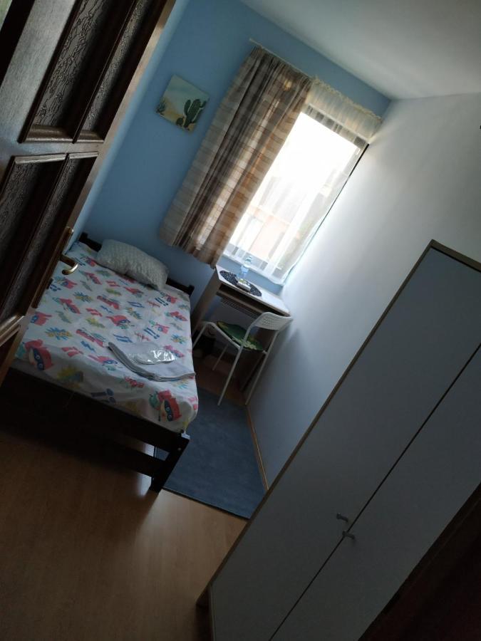 Ochota Forest Guest House Варшава Екстер'єр фото